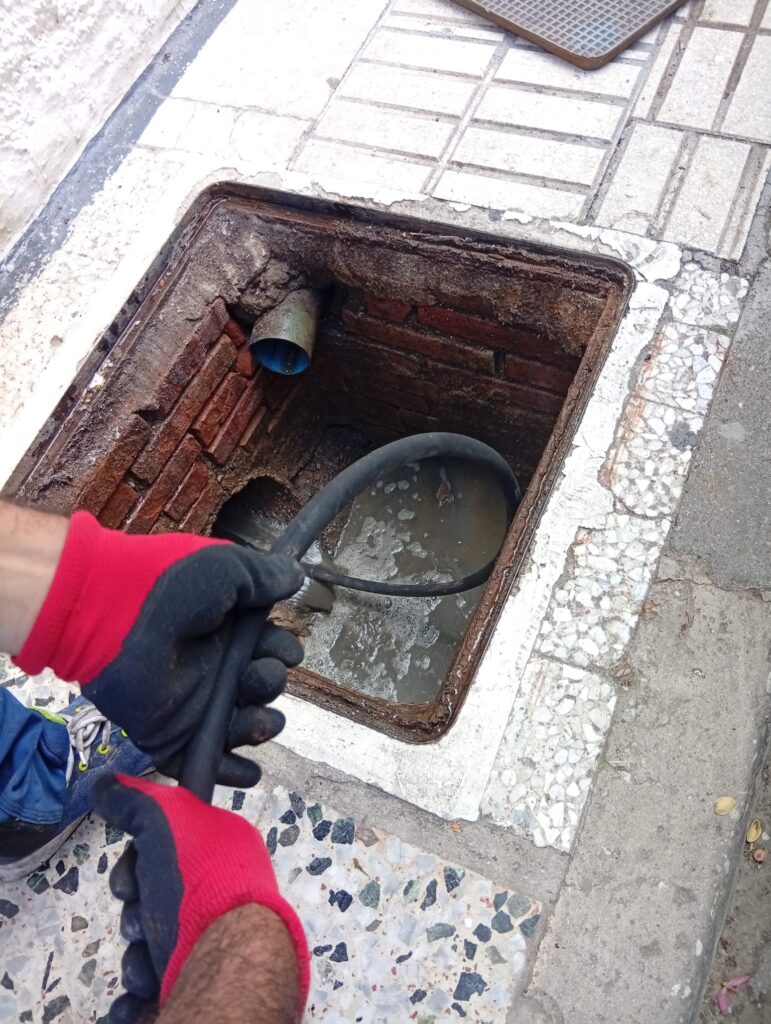 Desatoros, vaciado de fosas, inspección con cámara y localización de arquetas en Marbella